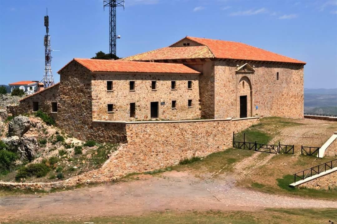 Hostal Restaurante San Millan Орихуела дел Тремедал Екстериор снимка